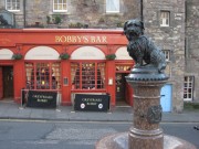 Bobbys Bar and Statue